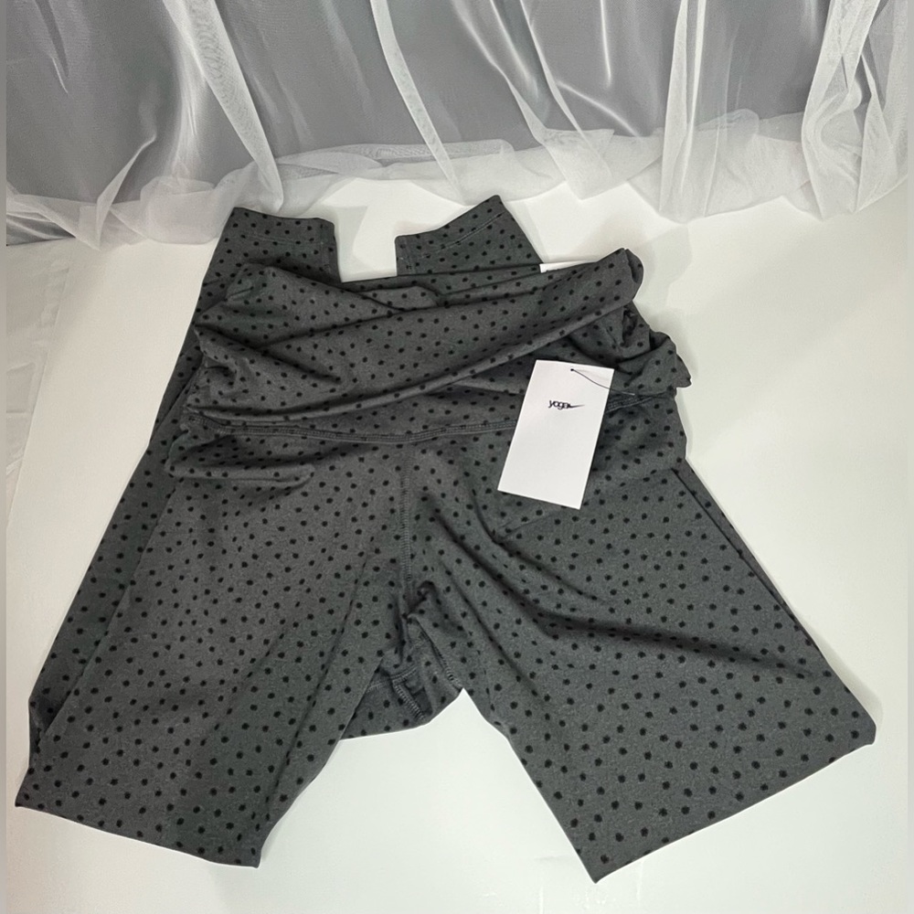 Nike Yoga Tight in Gray with Black Specks size M NWT